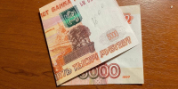 Саратовец отдал пенсионеру долг "прикольной" 5-тысячной купюрой - ИА Взгляд-инфо