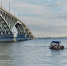 волга_мост_лодка - Novosti-Saratova.Ru
