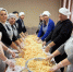 Засолкой капусты для участников СВО занимались на «Учебной кухне» центра соцобслуживания Самойловского района - Министерство труда и соцзащиты