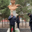 В Школе №97 прошла церемония возложения цветов к памятнику В.Г. Клочкову - Город Саратов