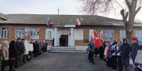 В селе Ключи открыли мемориальные стенды и Парту Героя погибшим землякам - Комсомольская правда